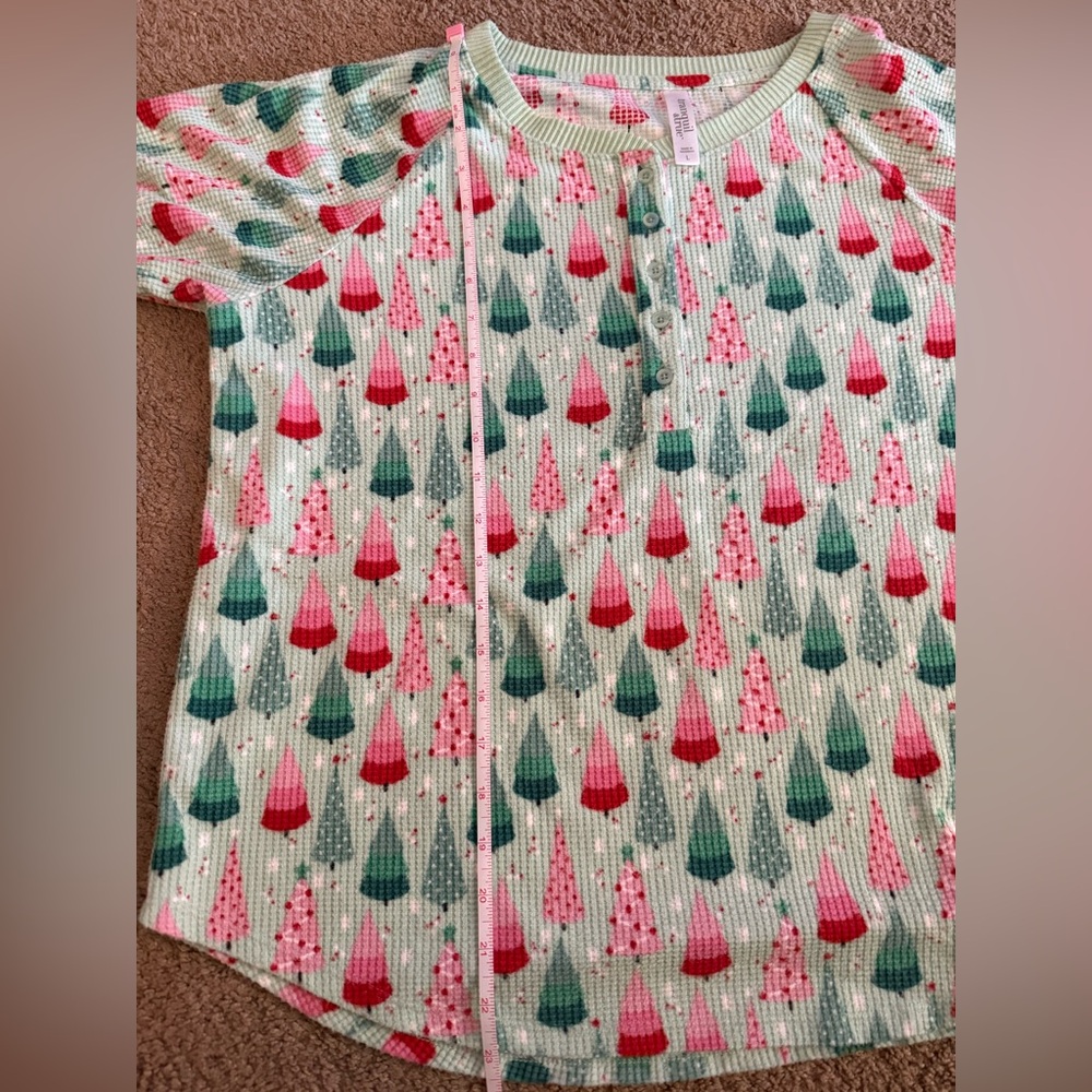 Women's Festive Tree Pattern Pajama Set - Picture 7 of 10